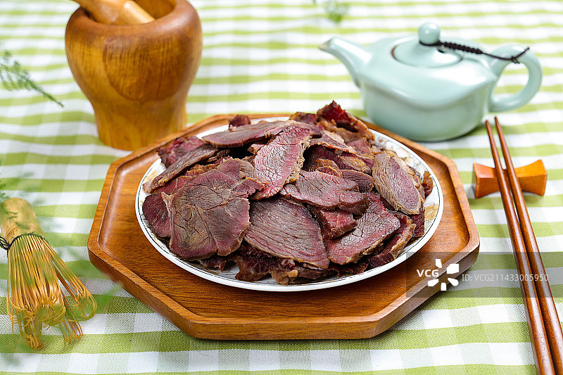 美味下酒菜卤牛腱子肉图片素材