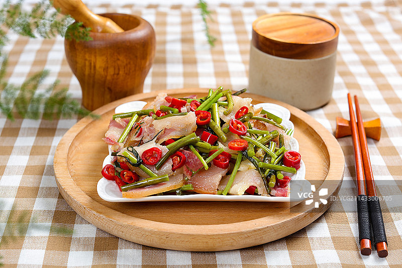 家常小炒菜肴藜蒿炒腊肉图片素材