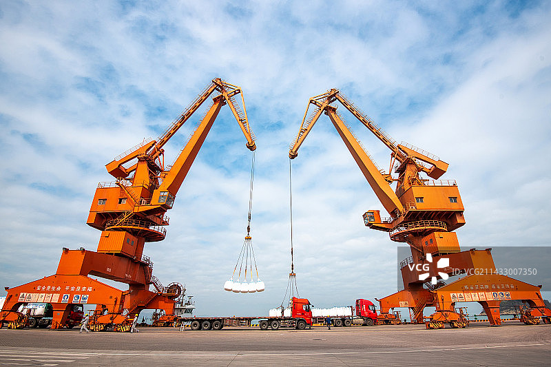 繁忙码头图片素材