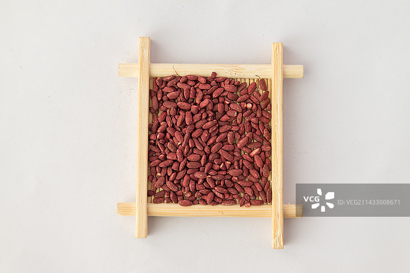 红曲米-中医中药材草药临床医药标本百科白背景俯拍合集图片素材