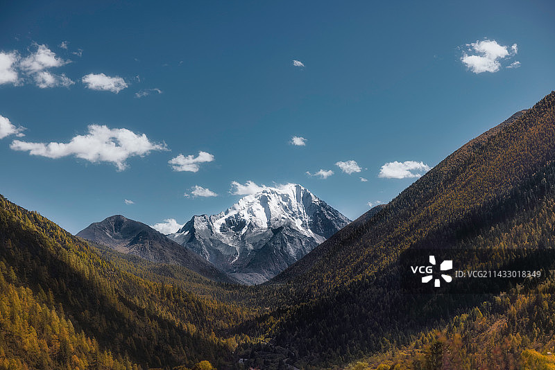 亚拉雪山观景台图片素材