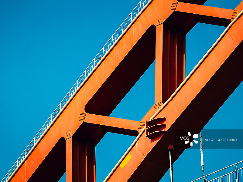 蓝天下的小桥俯视图图片素材