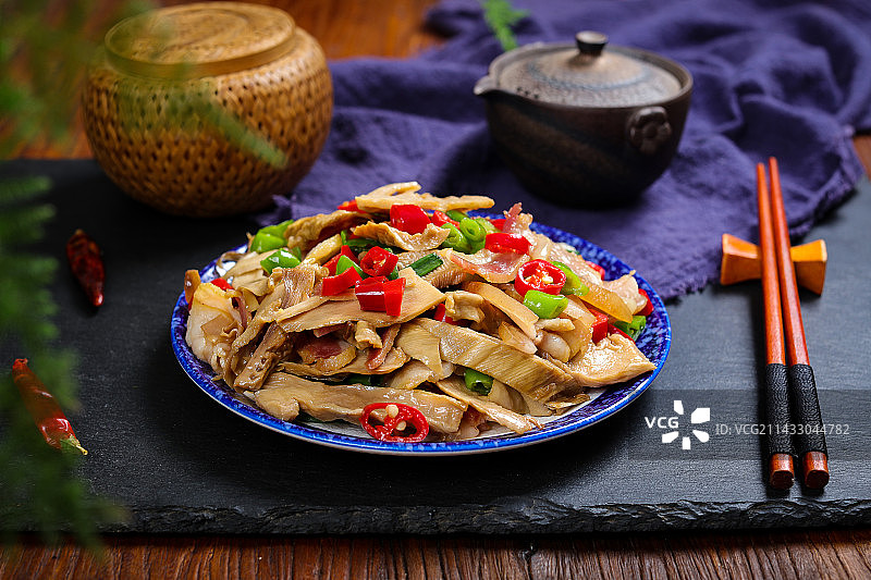 特色下酒菜烟笋干炒腊肉图片素材