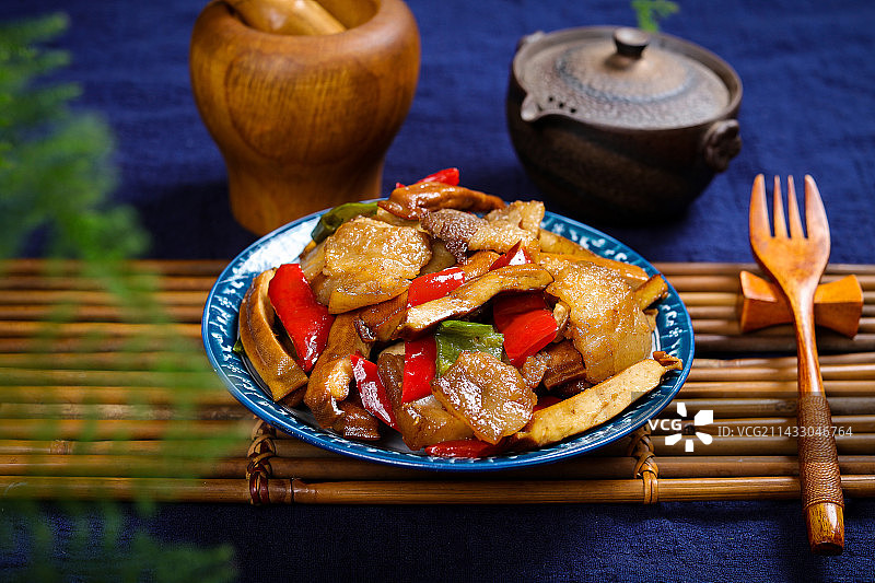 家常小炒菜肴香干豆干炒回锅肉图片素材