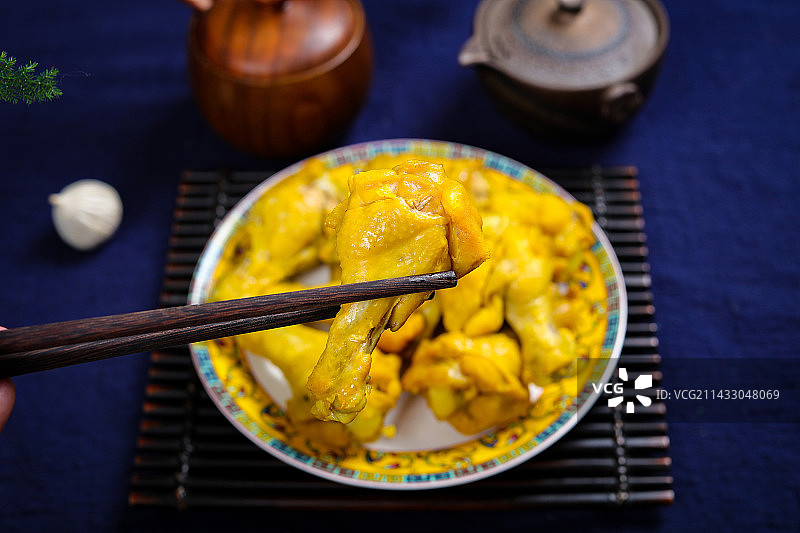 特色盐焗菜肴盐焗鸡腿图片素材