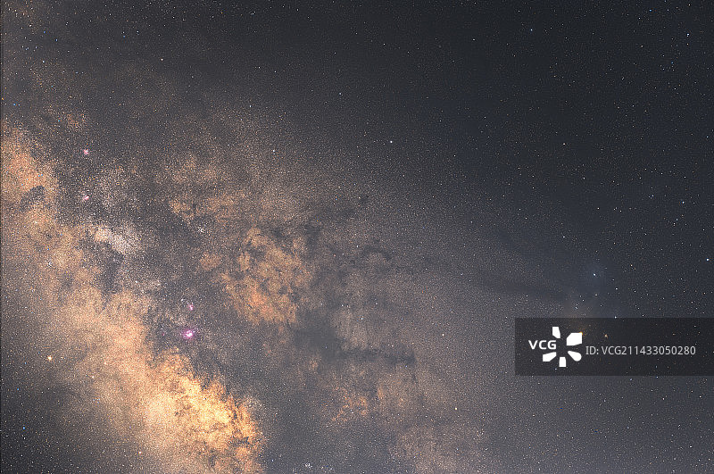 银河中心和调色盘星云图片素材