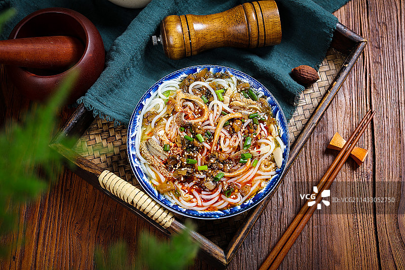 香辣美味特色小吃羊杂煮米粉图片素材