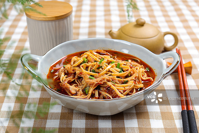 家常美食小吃羊杂肉煮面条图片素材