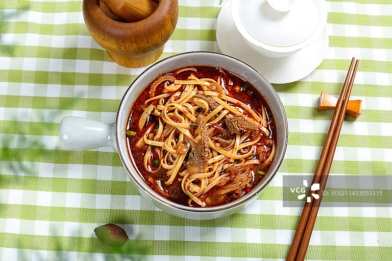 家常美食小吃羊杂肉煮面条图片素材