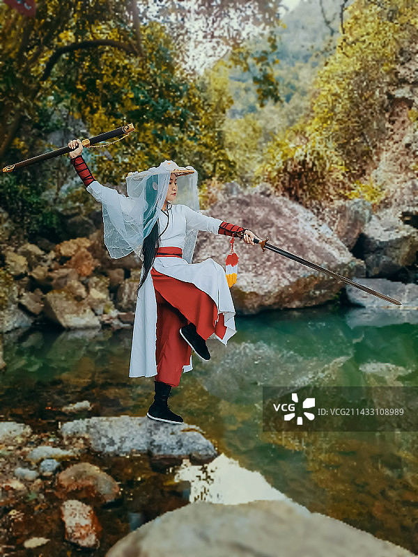 侠女山水情图片素材