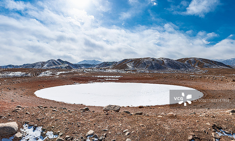 祁连山下结冰涝坝图片素材