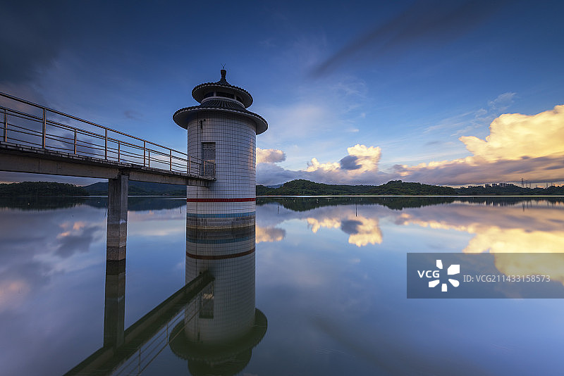 东莞市同沙水库蓝调时刻图片素材