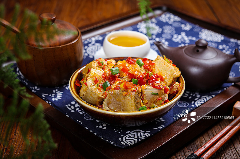 美味下酒菜剁椒酱拌霉豆腐图片素材