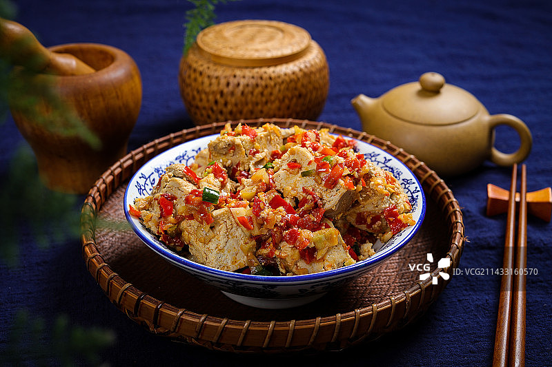 美味下酒菜剁椒酱拌霉豆腐图片素材