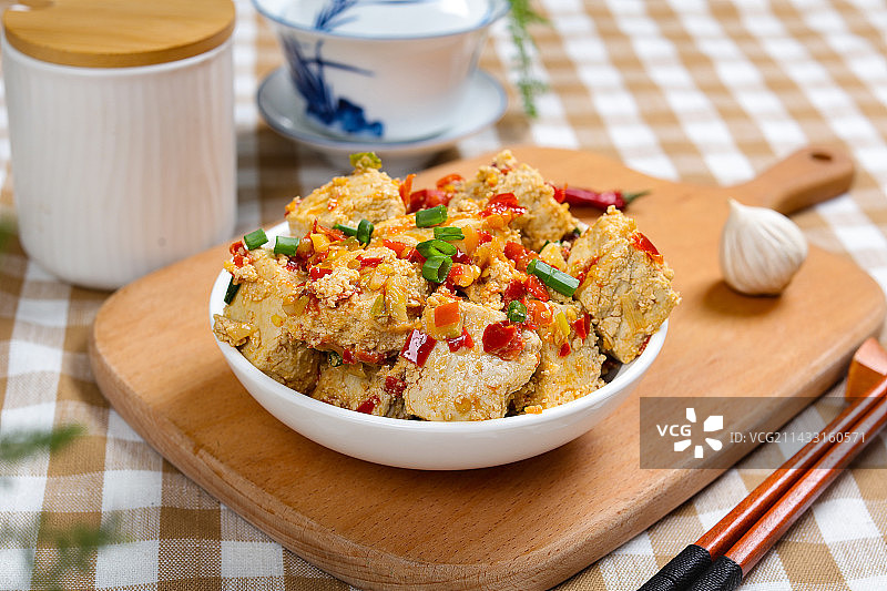 美味下酒菜剁椒酱拌霉豆腐图片素材