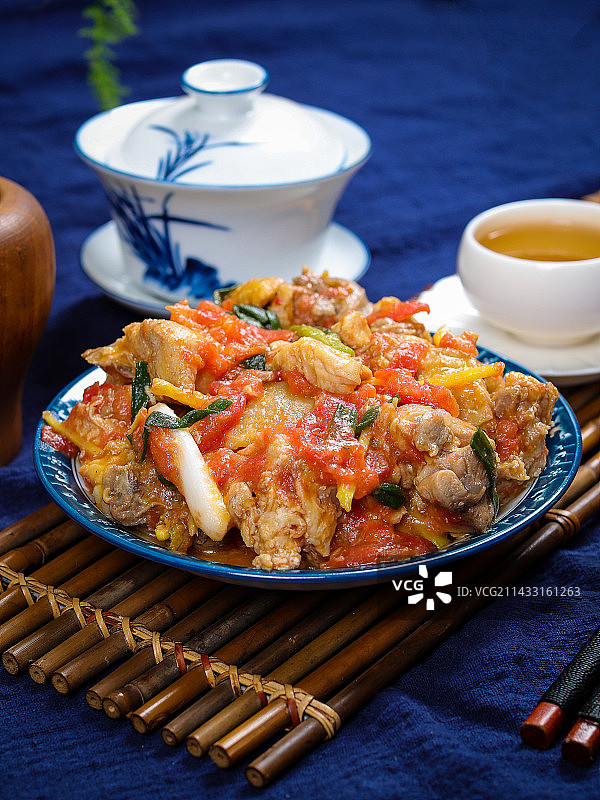 特色农家菜西红柿炒鸡肉图片素材