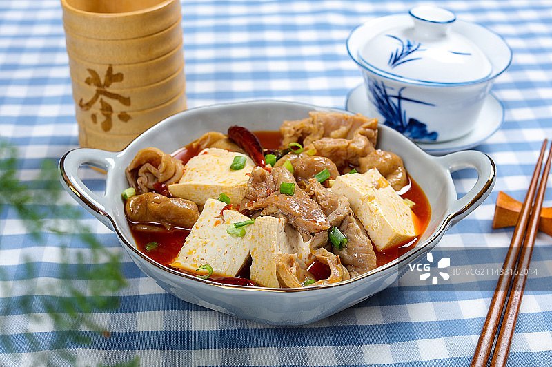 香辣美味特色菜肥肠炖豆腐图片素材