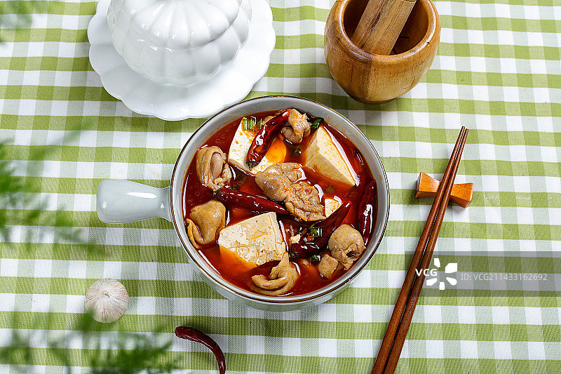 美味下酒菜水煮肥肠豆腐图片素材