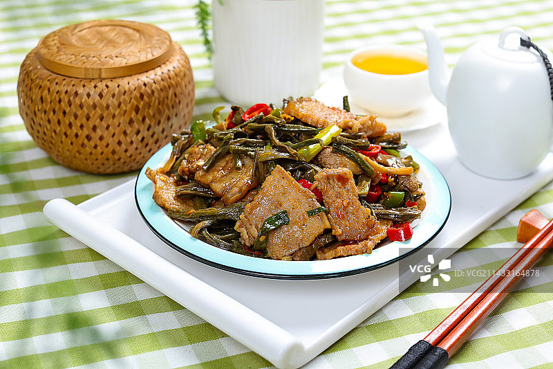 香辣美味特色菜长豆角干炒回锅肉图片素材