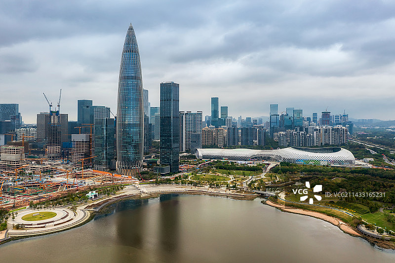 广东省深圳市深圳湾CBD与春茧体育馆春季户外风光航拍视角图片素材