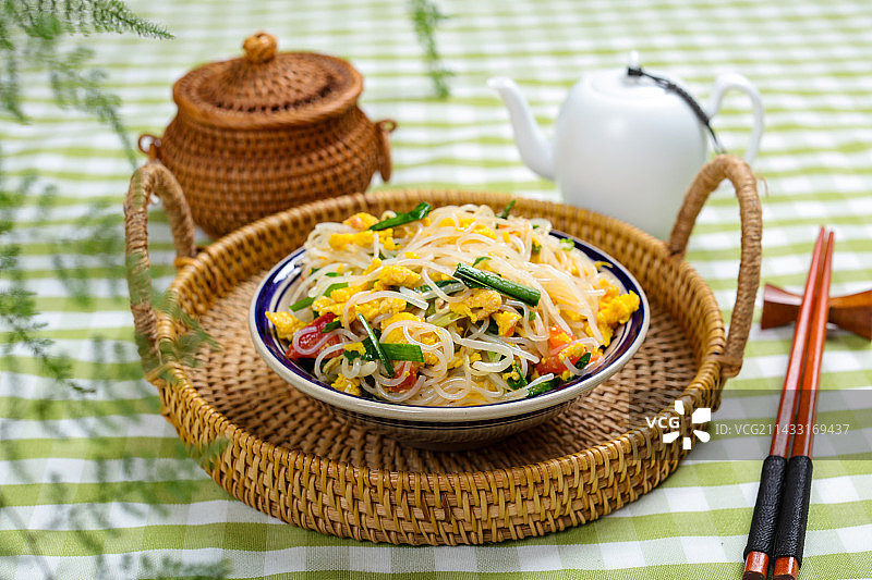 美味小吃韭菜鸡蛋炒米粉图片素材