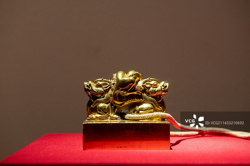 故宫馆藏清代金交龙钮”广运之宝“图片素材