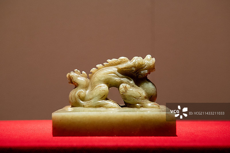 故宫馆藏清代青玉蹲龙钮”广运之宝“图片素材