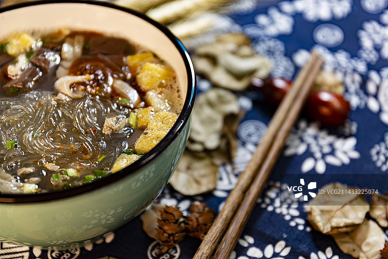 江苏南京地方美食鸭血粉丝汤图片素材