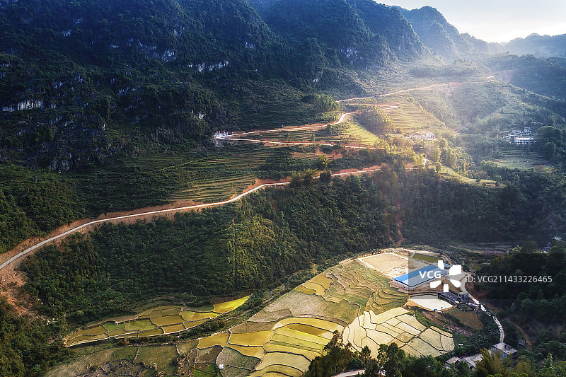 航拍广西德保县石坎梯地及田园风光图片素材