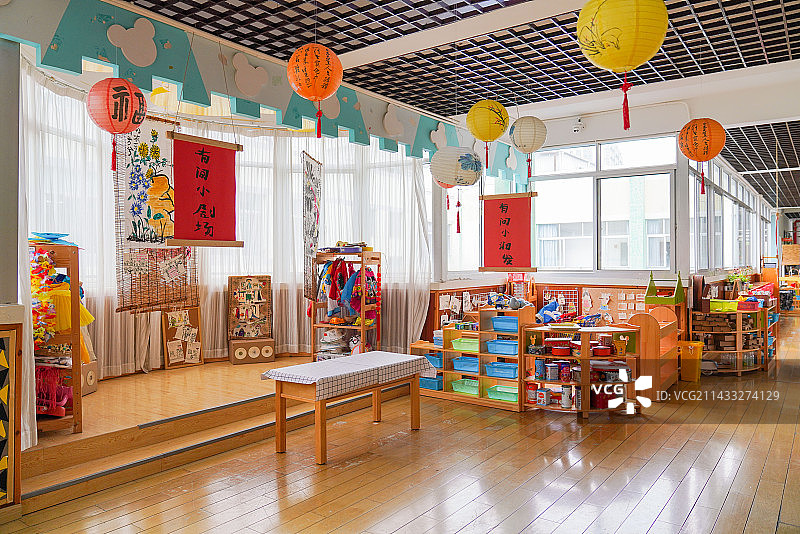 幼儿园中的欢乐氛围图片素材