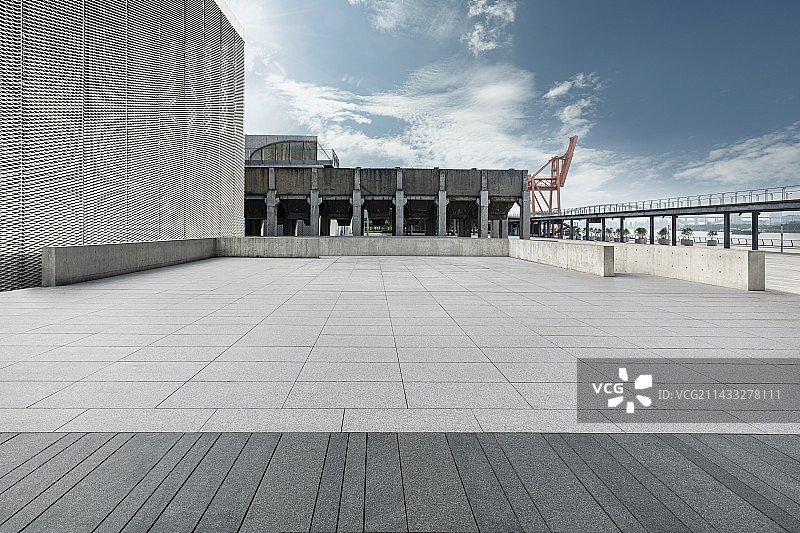 上海龙美术馆建筑场景，现代城市广场，汽车广告背景图图片素材