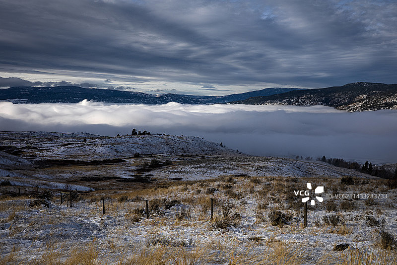 晨雾翻滚图片素材