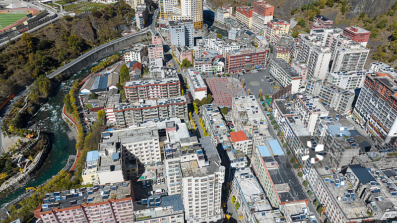 航拍四川省甘孜藏族自治州九龙县城市风光图片素材