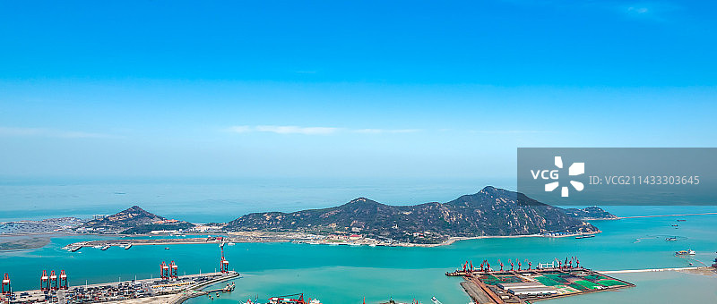 航拍视角下的连岛全景图片素材