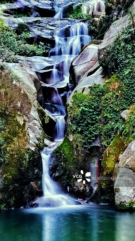 高山流水（摄于浙江省绍兴市新昌县天姥山龙潭）图片素材