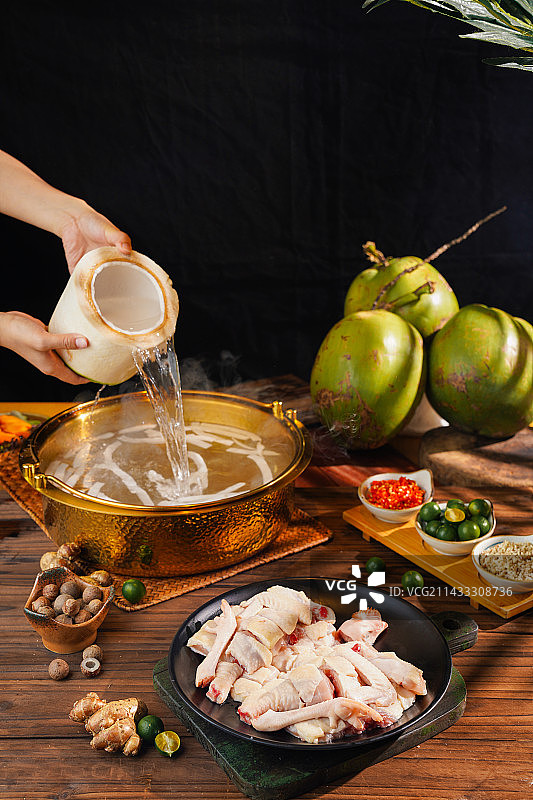 椰青椰子鸡火锅图片素材