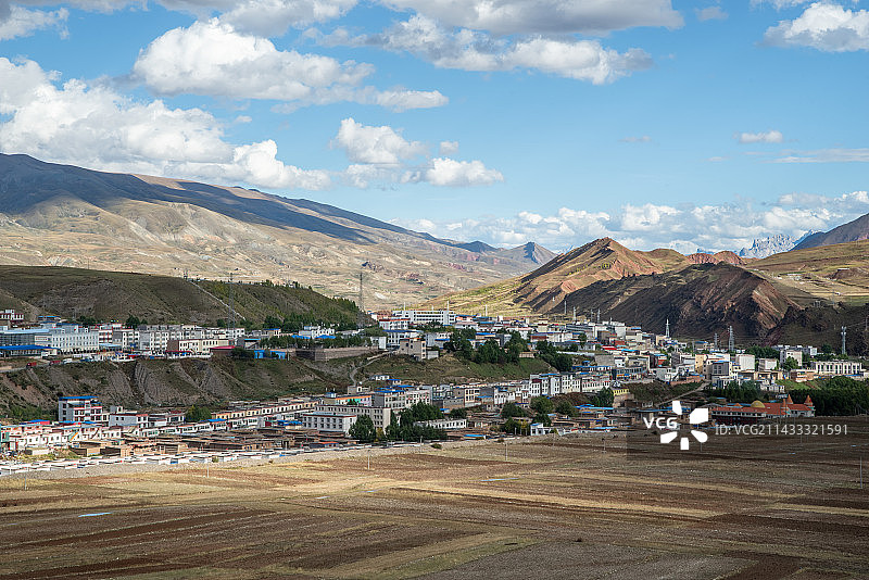 西藏昌都丁青县城俯瞰图图片素材