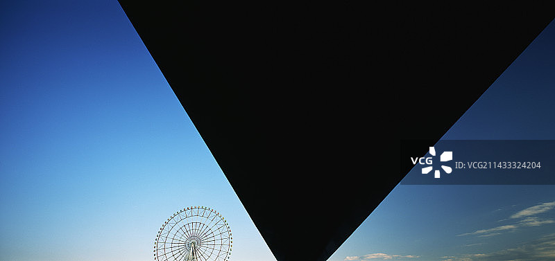 东京台场的桥梁和摩天轮图片素材