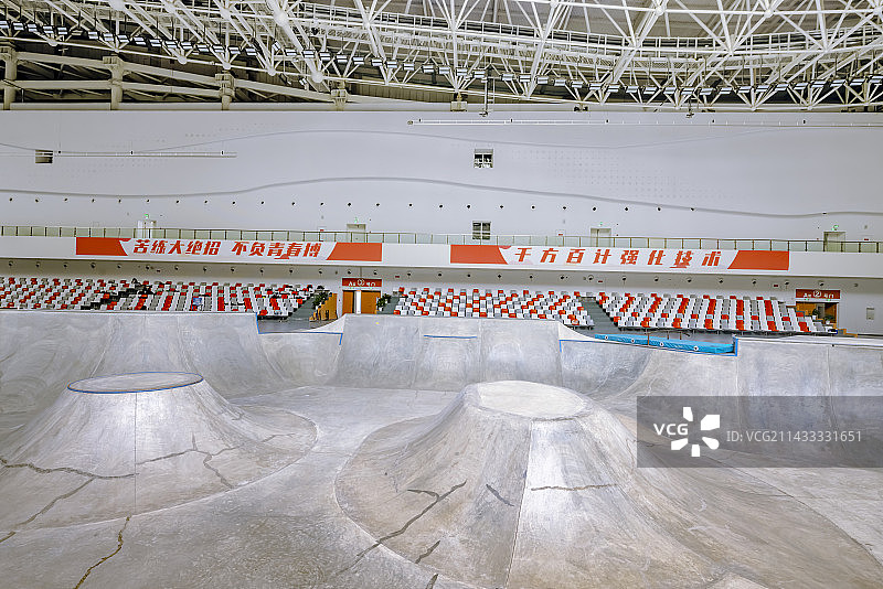 南京国家极限运动中心室内轮滑训练碗池图片素材