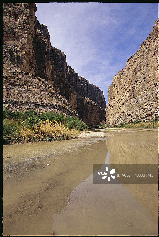 里奥格兰德河流经圣埃琳娜峡谷图片素材