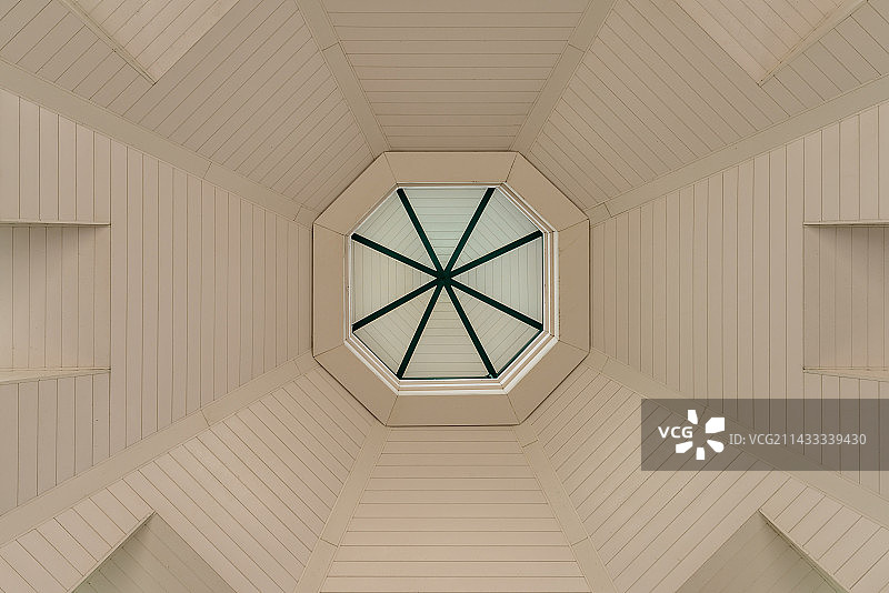 建筑的对称之美（香港迪士尼乐园码头）图片素材