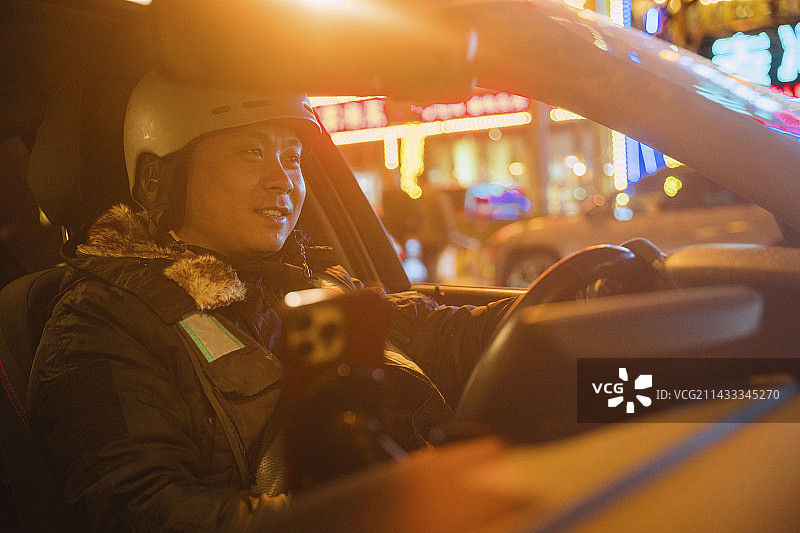代驾汽车里开车图片素材