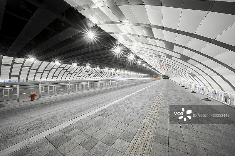 隧道中的地面道路汽车摩托车自行车电动车背景图图片素材