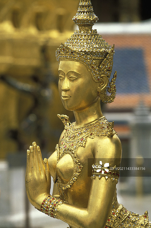 玉佛寺金色金娜丽雕像细节图片素材