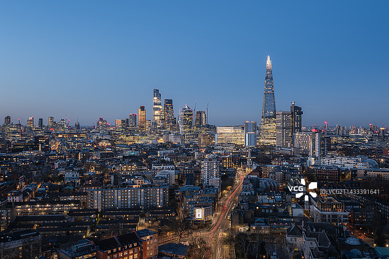 英国伦敦金融城碎片大厦蓝调天空城市风光图片素材