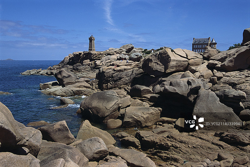 普卢马纳克灯塔与粉红色花岗岩图片素材