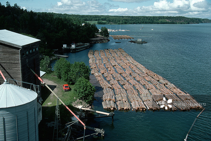 奥兰群岛的木材运输筏图片素材