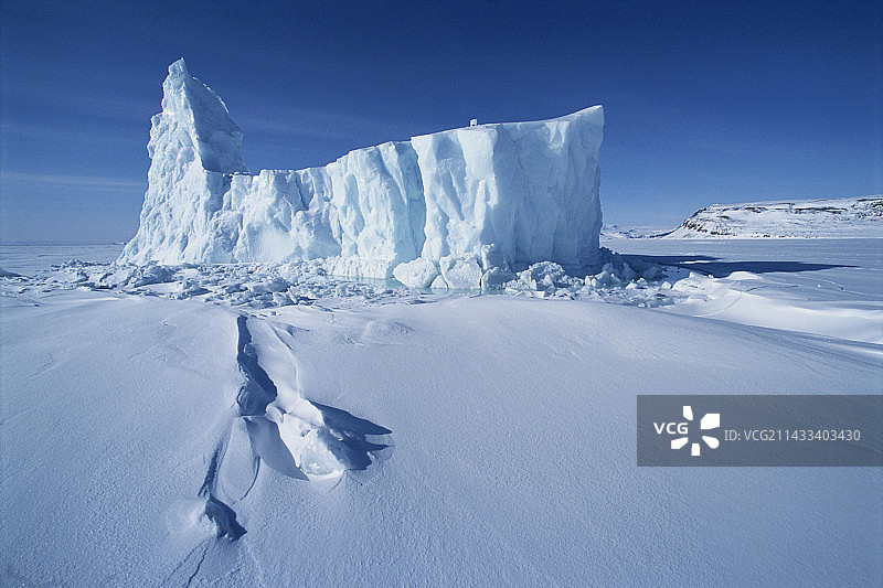 格陵兰附近巴芬湾的冰山图片素材
