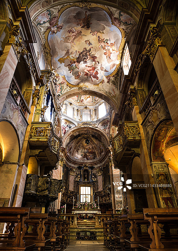 奥尔塔湖圣朱利奥岛教堂图片素材