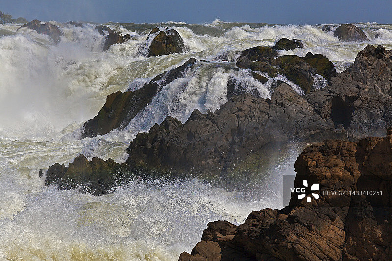 湄公河四千岛地区的孔发蓬瀑布图片素材